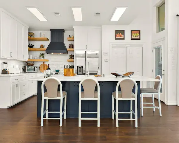 broken bow luxury rental - kitchen area